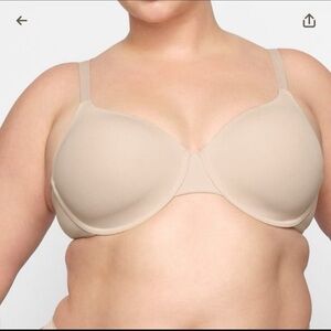 NWT Skims Fits Everybody T-Shirt Bra SAND 42D